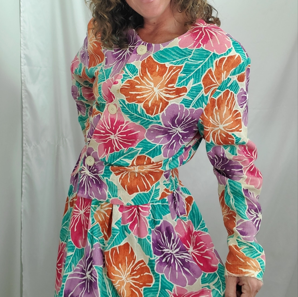 Vintage 1980s Melrose vibrant hibiscus floral suit